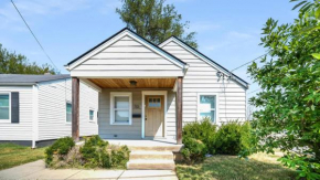 3BR 2BA Derby Home Walk to Churchill Free Parking